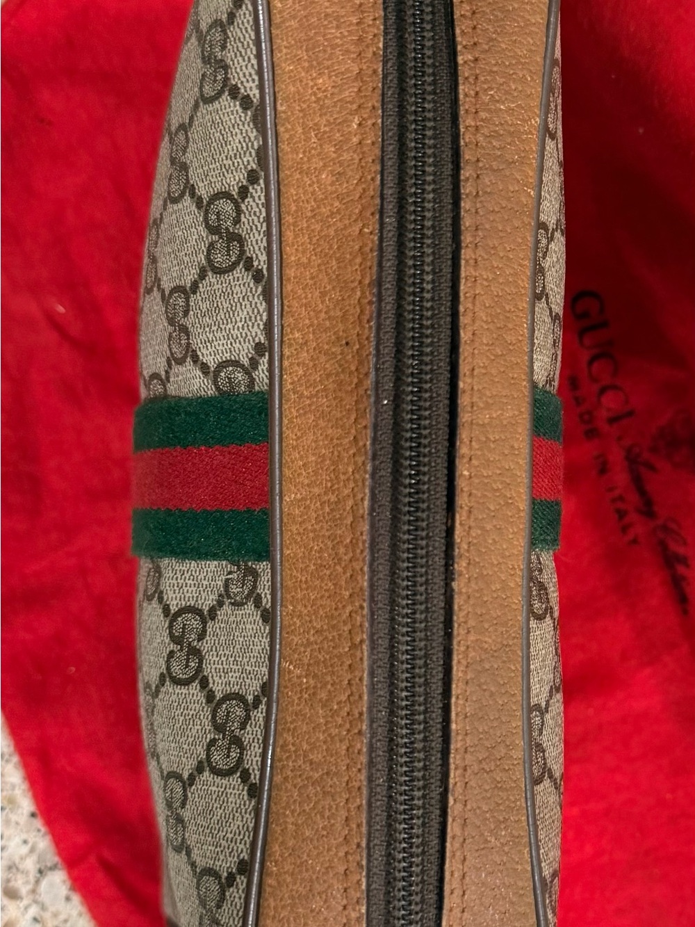🔥🔥 VINTAGE GUCCI LEATHER GG SHERRY LINECROSSBODY/ POUCH/ CLUTCH 🔥🔥 - Picture 14 of 14